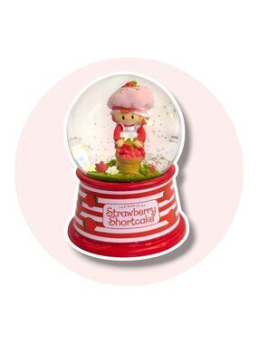 Strawberry Shortcake Snow Globe: Strawberry Shortcake, 4 in.